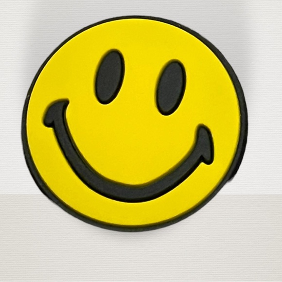 Smiley face Crocs Charms - 50%‎ OFF WHEN YOU BUNDLE 3 OR MORE CHARMS - Picture 1 of 2